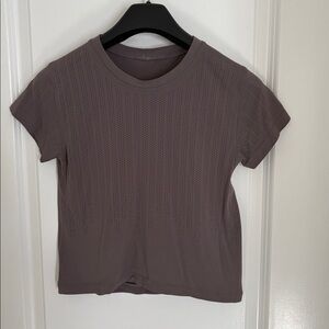 Lululemon size 2 no tags mesh shirt lavender/purple